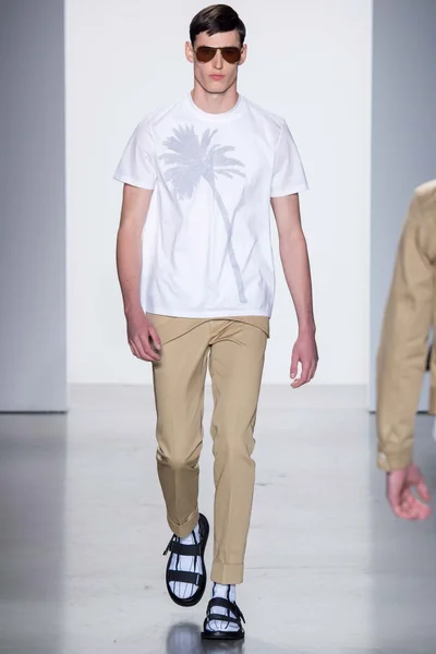 Look 25
